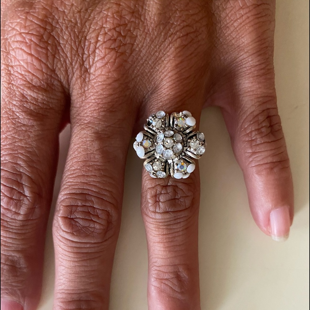 Ladies decorative ring